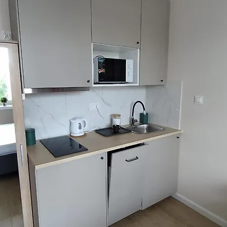 Super With Balcony & View! 아파트