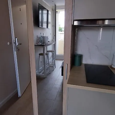 דירה Super With Balcony & View!