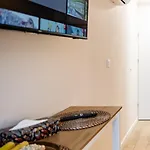 Super With Balcony & View! شقة